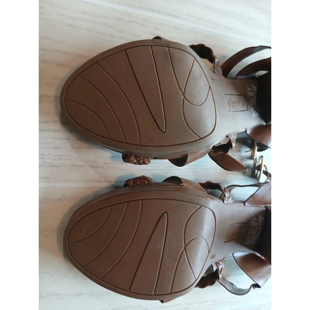 American Eagle Women’s Brown Strappy Open Toe Block Heel Sandals Buckle Size 9